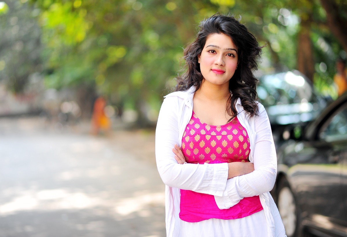একটু আদরে আমাকে রাখো -মাহিয়া মাহি