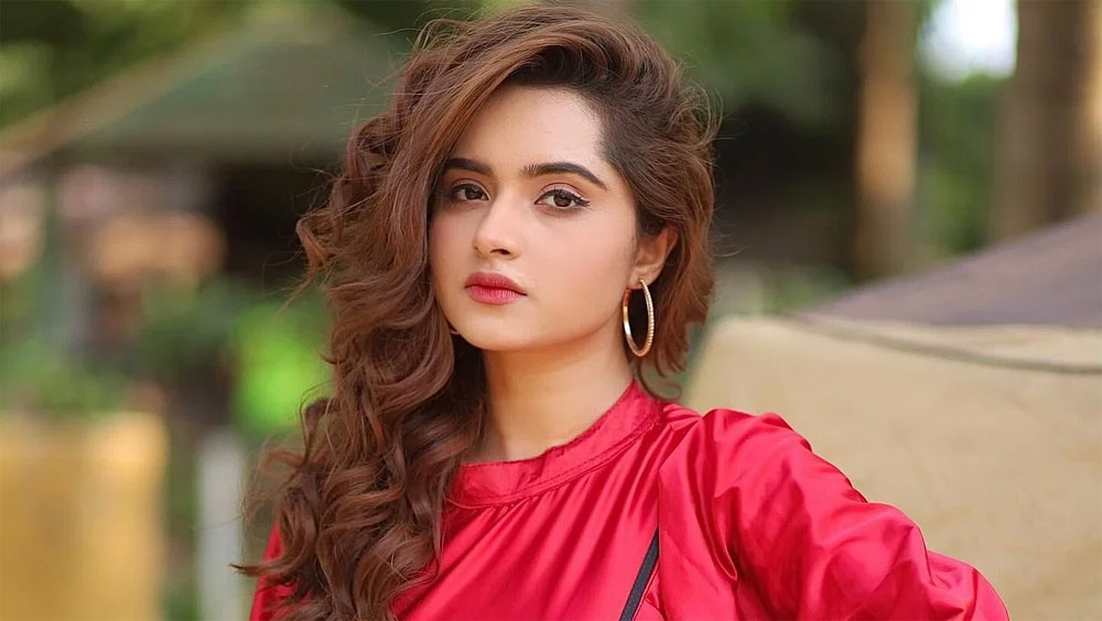 কাজের ফাঁকে কেয়া পায়েলের ভ্রমণ