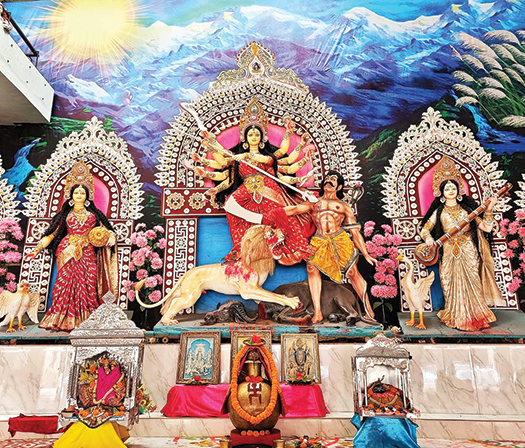 এই সময়ের দুর্গোৎসব পুরানের মিথ জীবন্ত হয় যেসব পূজামণ্ডপে : প্রশান্ত অধিকারী